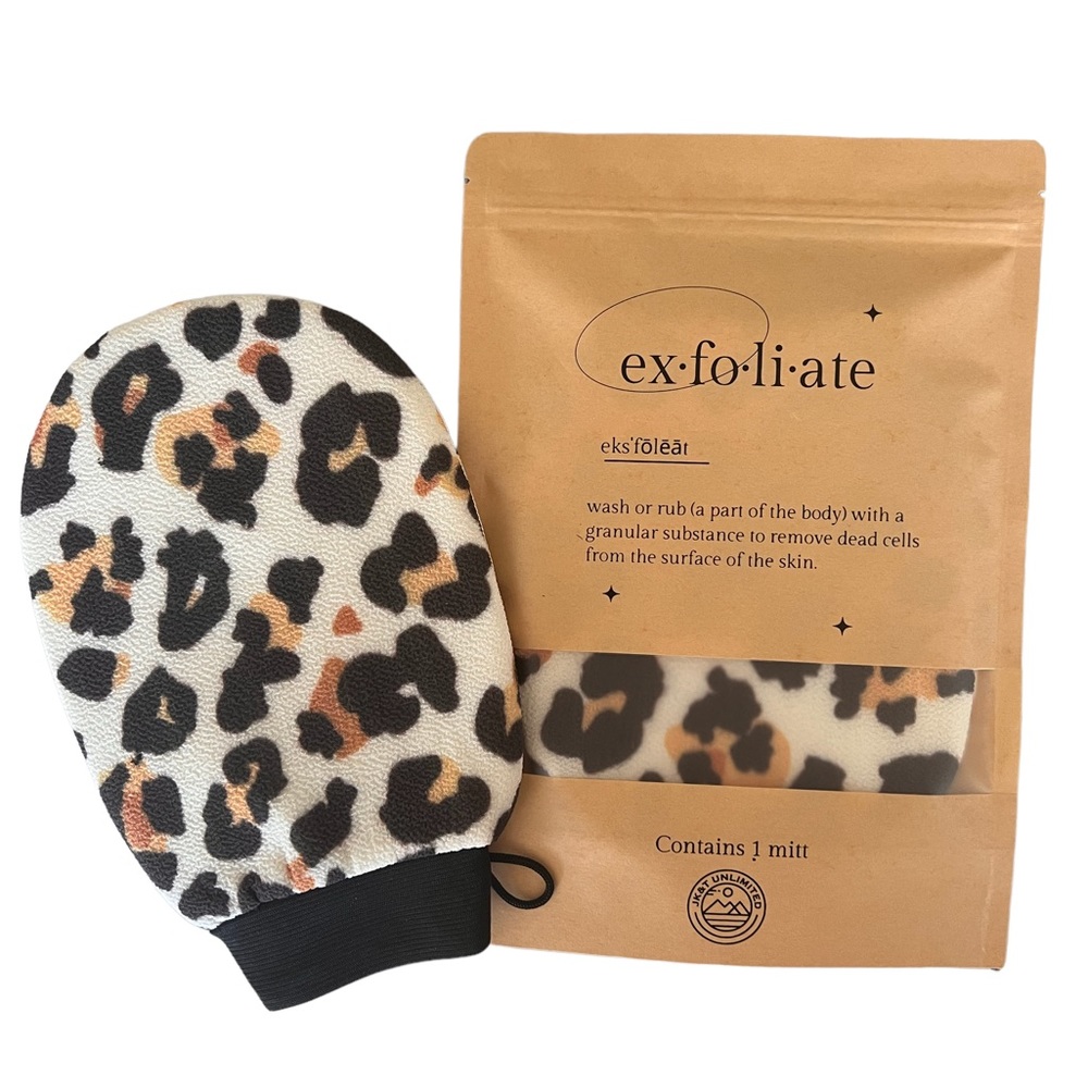 NWT-Exfoliating mitt/ Cheetah 🐆 print